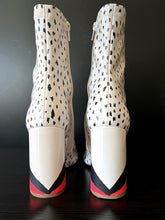 Load image into Gallery viewer, Cruella